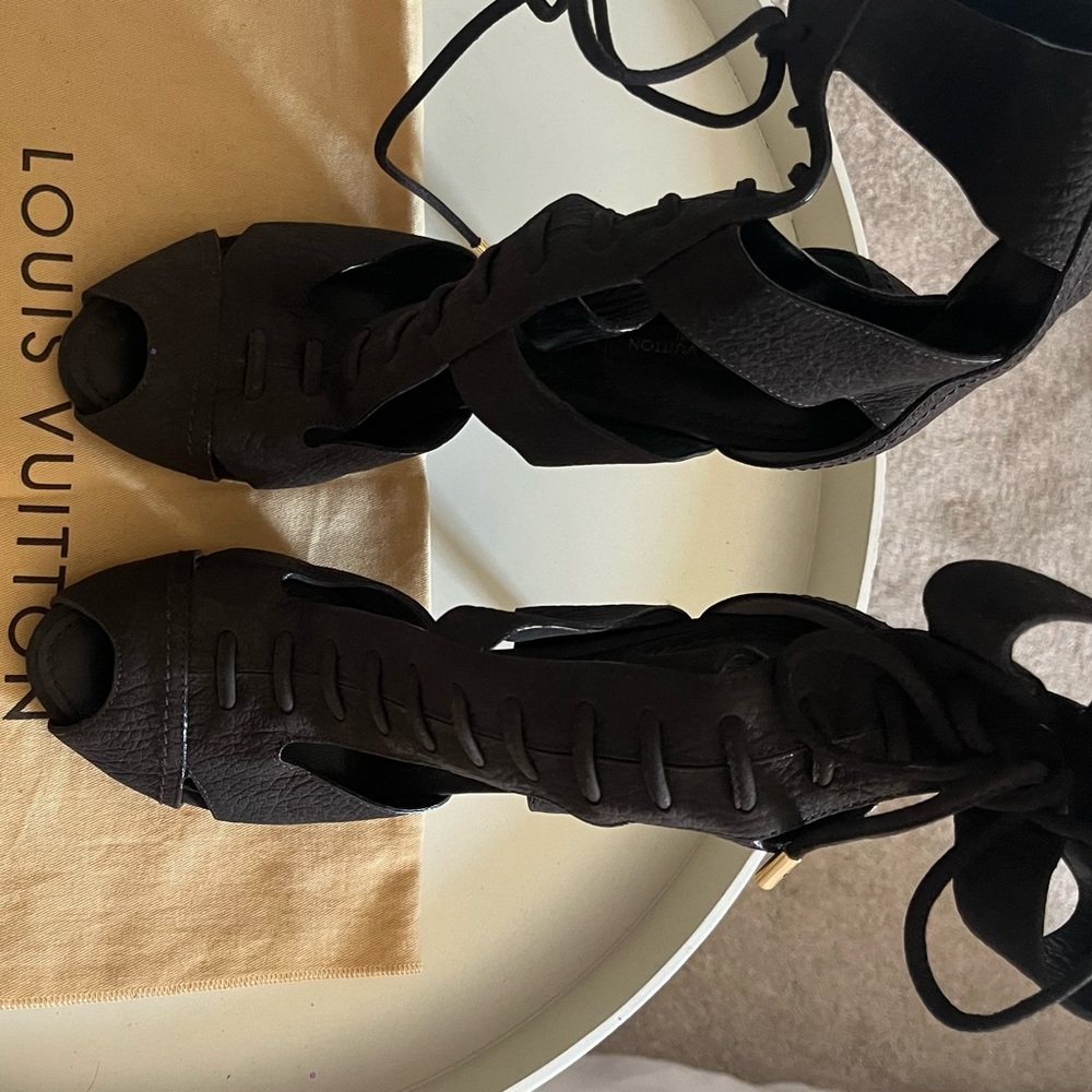LOUIS VUITTON NEW Corfu Lace Up Sandals with Box Size 38 Eu/ size 7 US